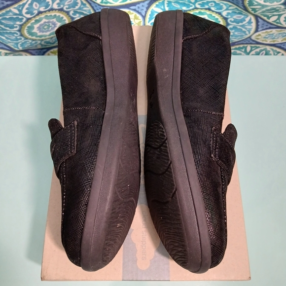 Cloudsteppers by Clarks Black Loafers - Picture 3 of 8